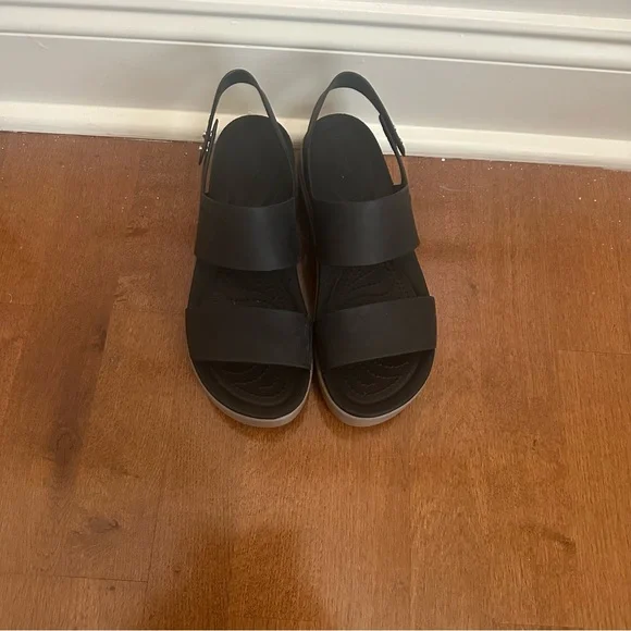 Crocs Black Platform Sandals - Picture 2 of 9